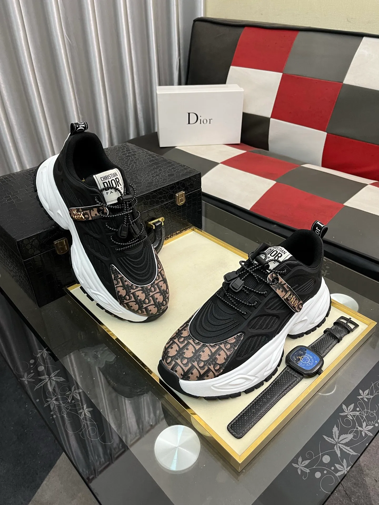 Men's shoes 💰458⌚️⌚️[Dior] The toe is designed to be a bit wider. The upper foot comfort is perfect. The thread is beautiful. It fits the pants perfectly and is versatile. Decorated with various classic details. It is the ideal choice for daily styling. It can be matched with various casual items to create exquisite looks. Fabric: First-layer cowhide/lining sheepskin TPU original outsole Size: 38-442️⃣Colors available